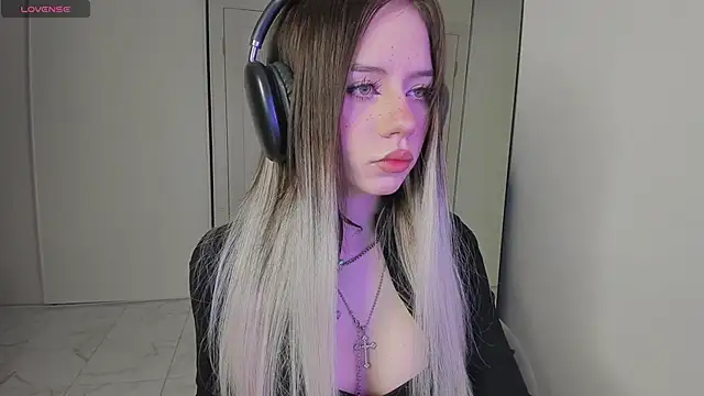 KellyBarton online show from March 16, 2025, 8:43 pm