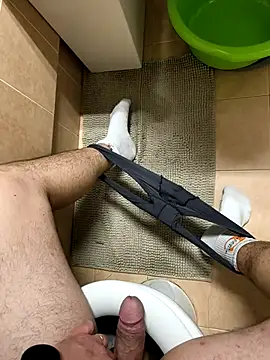 onbifeet online show from April 7, 2026, 9:04 pm