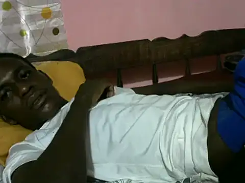 Snapshot of Bigras0011 chatting on December 5, 2024, 2:42 am Bigras0011 online show from December 5, 2024, 2:42 am