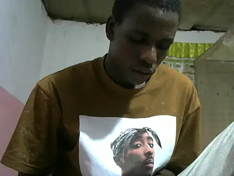 Snapshot of Bigras0011 chatting on October 7, 2025, 3:53 pm Bigras0011 online show from October 7, 2025, 3:53 pm