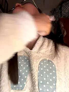 Krixxi22 online show from November 18, 2025, 3:05 pm