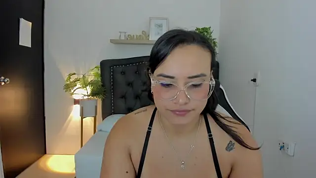 zoe danae  online show from March 6, 2025, 12:09 pm