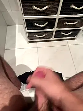 Deralboaus01 online show from November 9, 2025, 6:06 pm