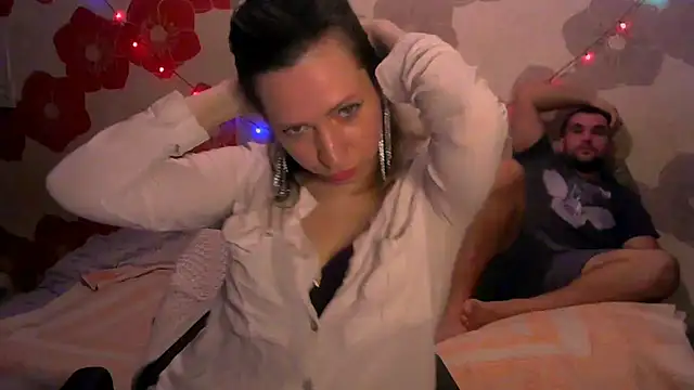 Snapshot of John_Daenerys chatting on November 19, 2025, 8:09 pm John Daenerys online show from November 19, 2025, 8:09 pm