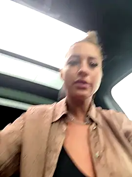 LovingBlondie online show from September 13, 2025, 6:24 am