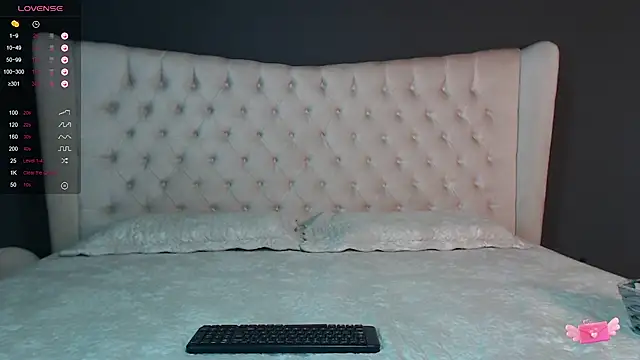 Snapshot of nichole_bree_ chatting on January 18, 2025, 11:32 am nichole bree  online show from January 18, 2025, 11:32 am