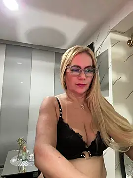 Snapshot of LARIANA_RIVERA23 chatting on February 15, 2026, 6:43 am LARIANA RIVERA23 online show from February 15, 2026, 6:43 am