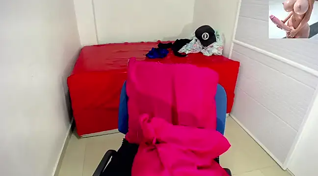 Snapshot of alicehugecock chatting on March 6, 2025, 10:47 pm alicehugecock online show from March 6, 2025, 10:47 pm