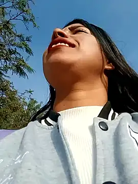 Snapshot of _andrea30 chatting on February 19, 2025, 12:33 pm andrea30 online show from February 19, 2025, 12:33 pm