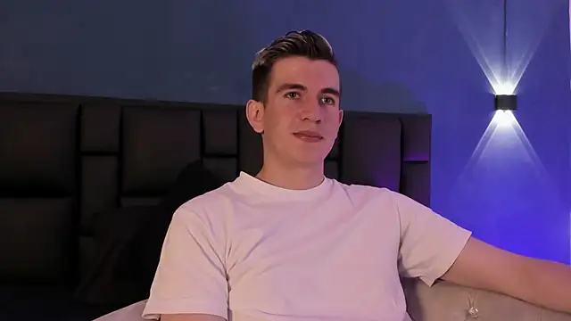 MikaelSlow online show from February 5, 2026, 3:44 am