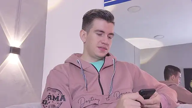 MikaelSlow online show from April 7, 2026, 3:29 am