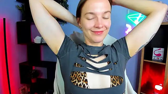 kenzie x online show from October 31, 2025, 7:42 am