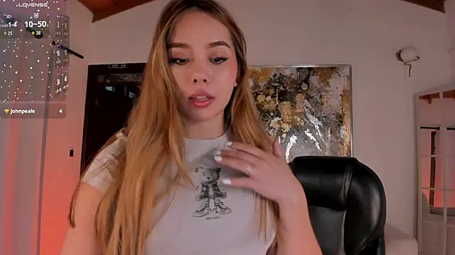 Snapshot of CarolineGraceX chatting on November 14, 2025, 11:09 am CarolineGraceX online show from November 14, 2025, 11:09 am