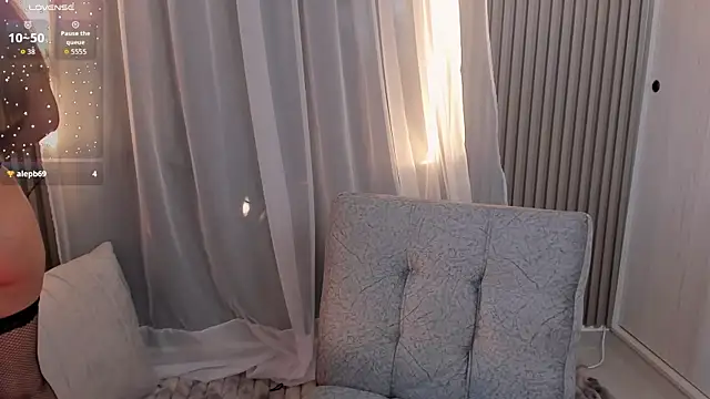 CarolineGraceX online show from June 2, 2026, 1:57 pm