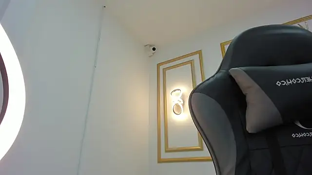 amor smith  online show from March 13, 2025, 3:00 am