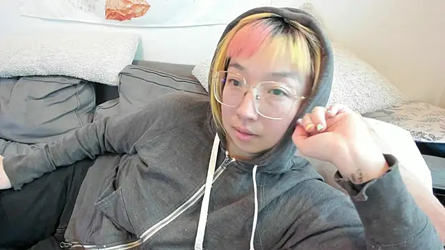 Snapshot of luxgray chatting on December 9, 2024, 6:14 pm luxgray online show from December 9, 2024, 6:14 pm