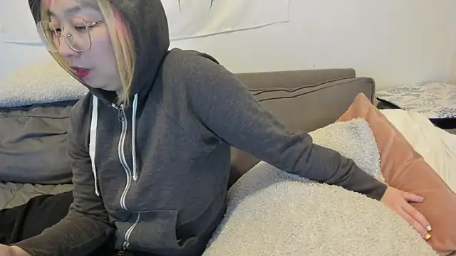 Snapshot of luxgray chatting on December 13, 2024, 12:31 am luxgray online show from December 13, 2024, 12:31 am