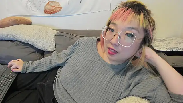 Snapshot of luxgray chatting on December 15, 2024, 4:40 am luxgray online show from December 15, 2024, 4:40 am