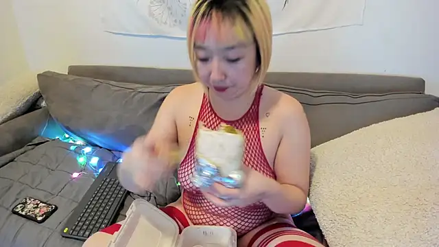 Snapshot of luxgray chatting on December 24, 2024, 1:38 am luxgray online show from December 24, 2024, 1:38 am