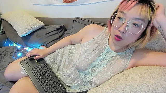 Snapshot of luxgray chatting on December 25, 2024, 3:18 am luxgray online show from December 25, 2024, 3:18 am