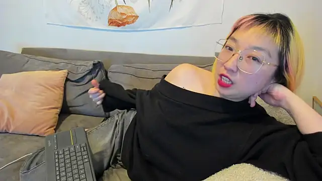 Snapshot of luxgray chatting on January 18, 2025, 3:20 am luxgray online show from January 18, 2025, 3:20 am