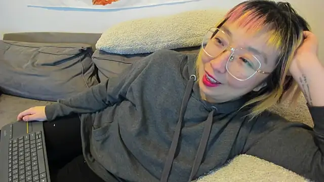 Snapshot of luxgray chatting on January 21, 2025, 1:29 am luxgray online show from January 21, 2025, 1:29 am