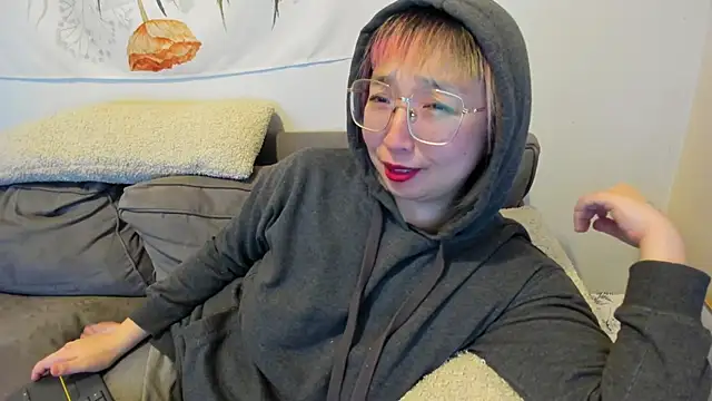 Snapshot of luxgray chatting on February 1, 2025, 1:02 am luxgray online show from February 1, 2025, 1:02 am