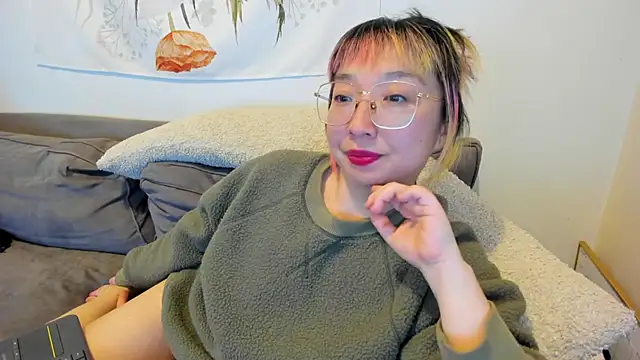 Snapshot of luxgray chatting on February 9, 2025, 12:28 am luxgray online show from February 9, 2025, 12:28 am