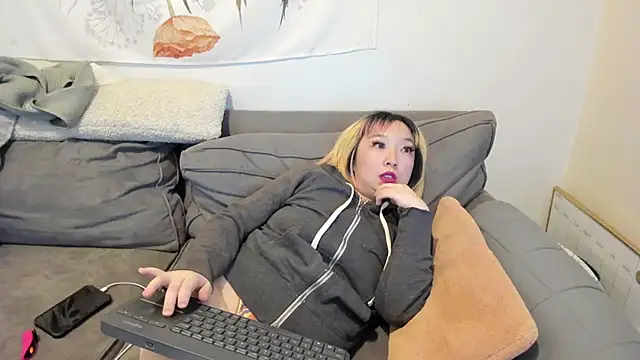 Snapshot of luxgray chatting on February 16, 2025, 10:54 pm luxgray online show from February 16, 2025, 10:54 pm