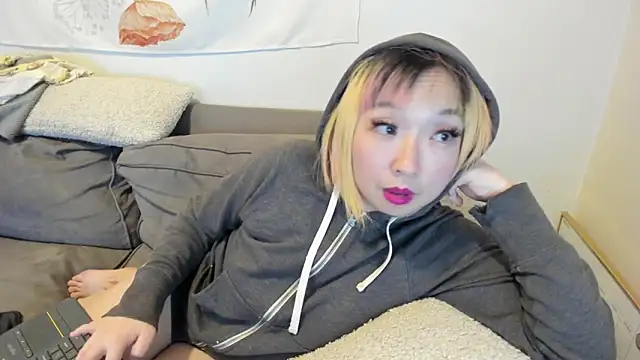 Snapshot of luxgray chatting on February 17, 2025, 2:53 am luxgray online show from February 17, 2025, 2:53 am