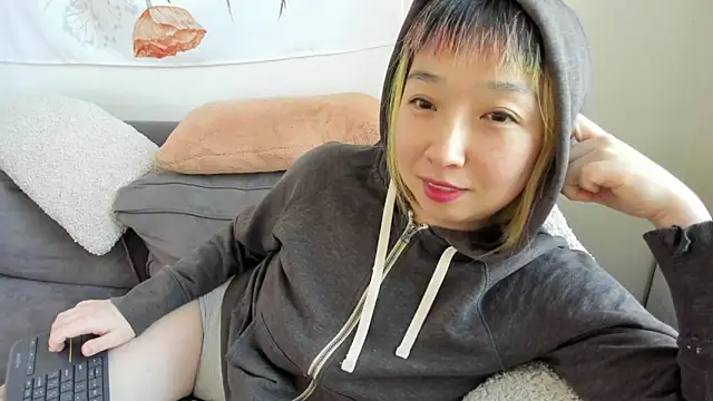 Snapshot of luxgray chatting on February 26, 2025, 7:38 pm luxgray online show from February 26, 2025, 7:38 pm