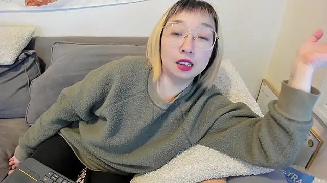 Snapshot of luxgray chatting on March 7, 2025, 11:05 pm luxgray online show from March 7, 2025, 11:05 pm