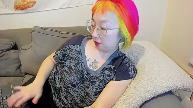 Snapshot of luxgray chatting on March 18, 2025, 12:27 am luxgray online show from March 18, 2025, 12:27 am