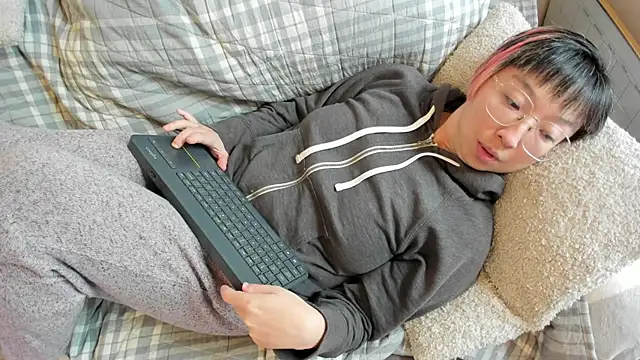 Snapshot of luxgray chatting on October 14, 2025, 6:31 pm luxgray online show from October 14, 2025, 6:31 pm