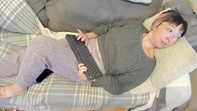 Snapshot of luxgray chatting on October 18, 2025, 10:21 pm luxgray online show from October 18, 2025, 10:21 pm