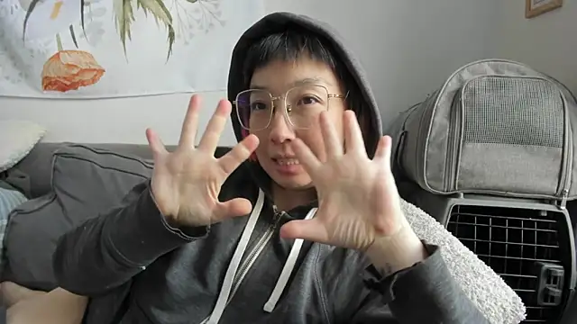 Snapshot of luxgray chatting on December 21, 2025, 5:42 pm luxgray online show from December 21, 2025, 5:42 pm