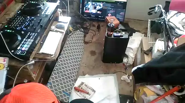 tongueispowerr6d9 online show from January 14, 2025, 3:36 pm