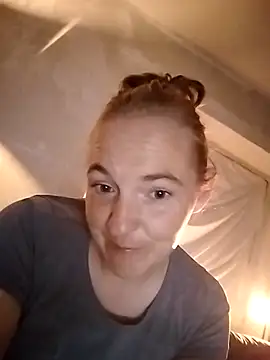 KikiTheHague online show from September 10, 2025, 8:20 pm