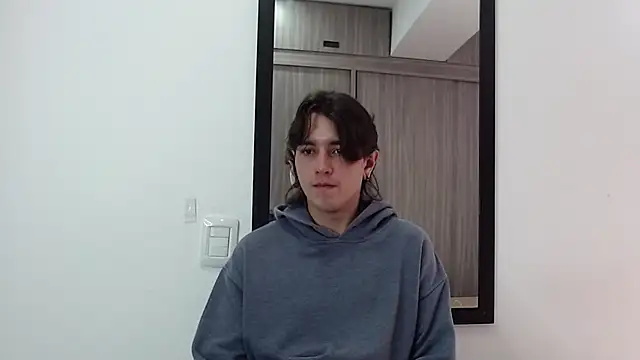 Snapshot of alex_connorr chatting on February 19, 2025, 4:00 pm alex connorr online show from February 19, 2025, 4:00 pm