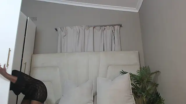 naughtyblackdolie online show from March 15, 2025, 4:13 am