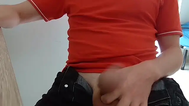 Snapshot of Volpe95a chatting on October 30, 2025, 8:05 am Volpe95a online show from October 30, 2025, 8:05 am