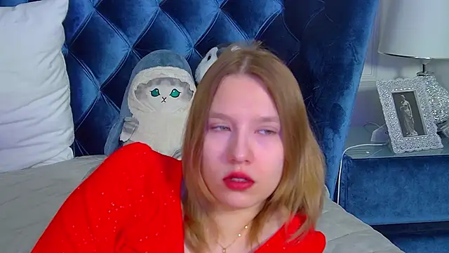 LiliLinn online show from March 12, 2026, 4:29 am