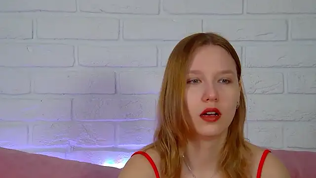 Snapshot of LiliLinn chatting on May 4, 2026, 4:30 am LiliLinn online show from May 4, 2026, 4:30 am