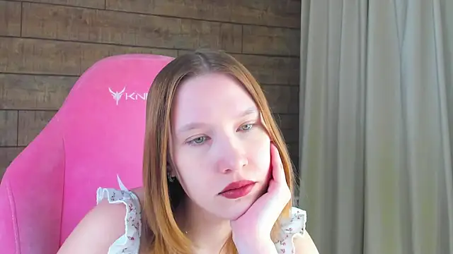 Snapshot of LiliLinn chatting on June 2, 2026, 4:36 am LiliLinn online show from June 2, 2026, 4:36 am