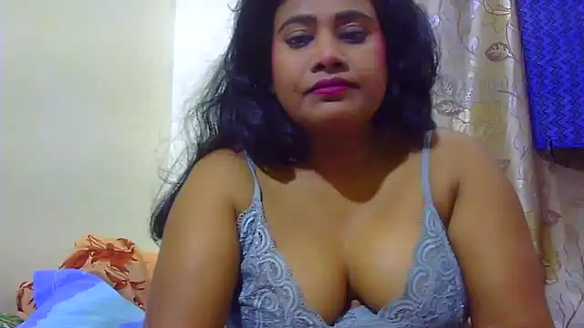 Snapshot of sexy_roma chatting on November 27, 2025, 3:47 pm sexy roma online show from November 27, 2025, 3:47 pm