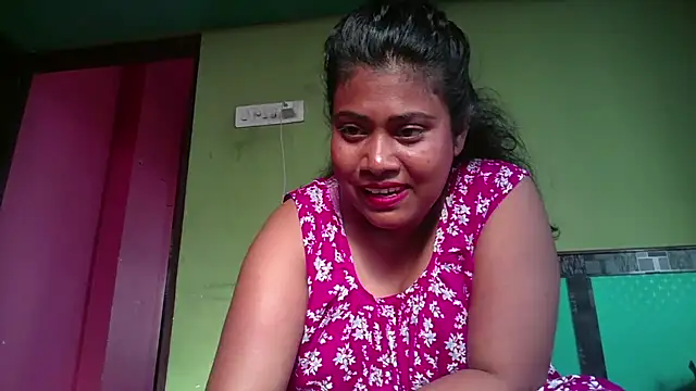 Snapshot of sexy_roma chatting on April 12, 2026, 10:31 am sexy roma online show from April 12, 2026, 10:31 am