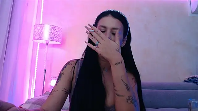 LaylaCruzRose online show from April 4, 2026, 5:49 am