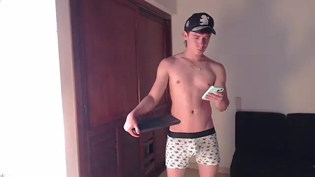 Snapshot of harry_greg21 chatting on February 4, 2026, 2:12 pm harry greg21 online show from February 4, 2026, 2:12 pm