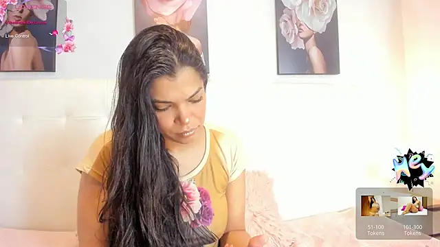 Sweetdreamses  online show from January 22, 2025, 12:38 pm