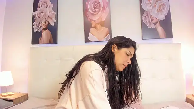 Sweetdreamses  online show from February 5, 2025, 12:38 pm